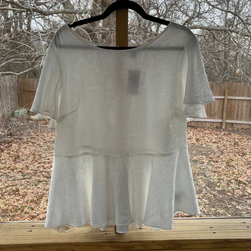 Torrid Winter White Short Sleeve Jacquard Blouse Size 1 (1X). NEW